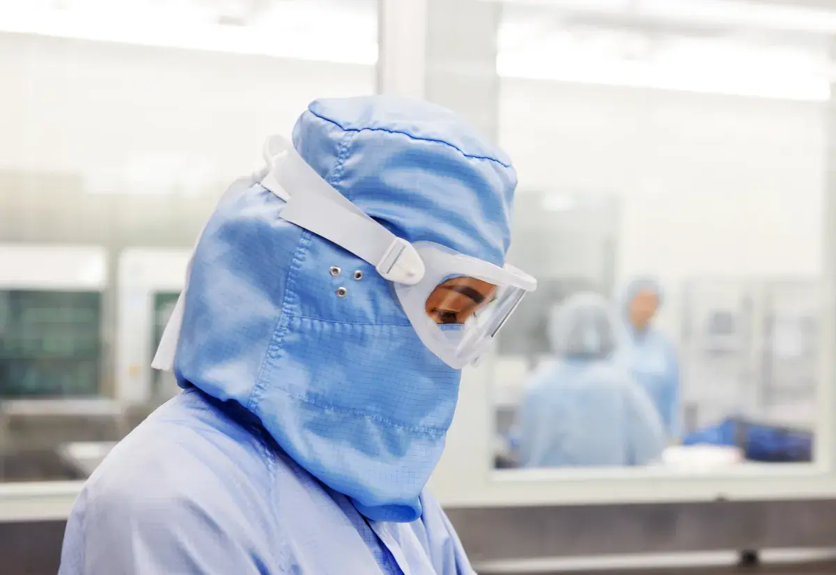 Cleanroom_operator_goggle