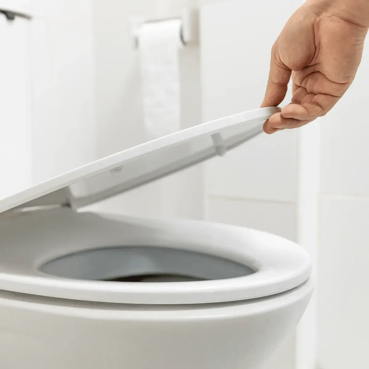 Closing the lid of the toilet before flushing