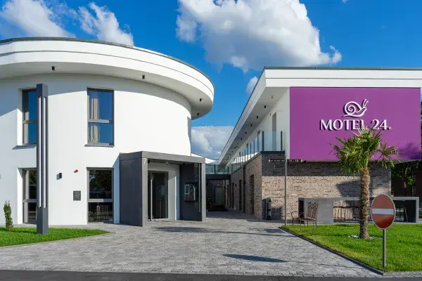 Motel 24 Brandschutz-Referenz Außenansicht Eingang